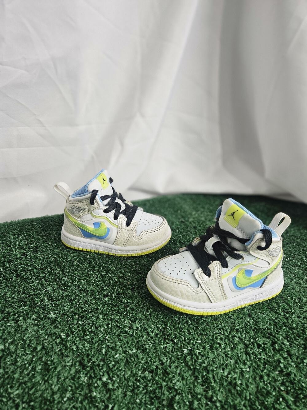Jordan 1 Mid SEPlatinum Tint Blue Tint University Blue VoltKids Size 5C